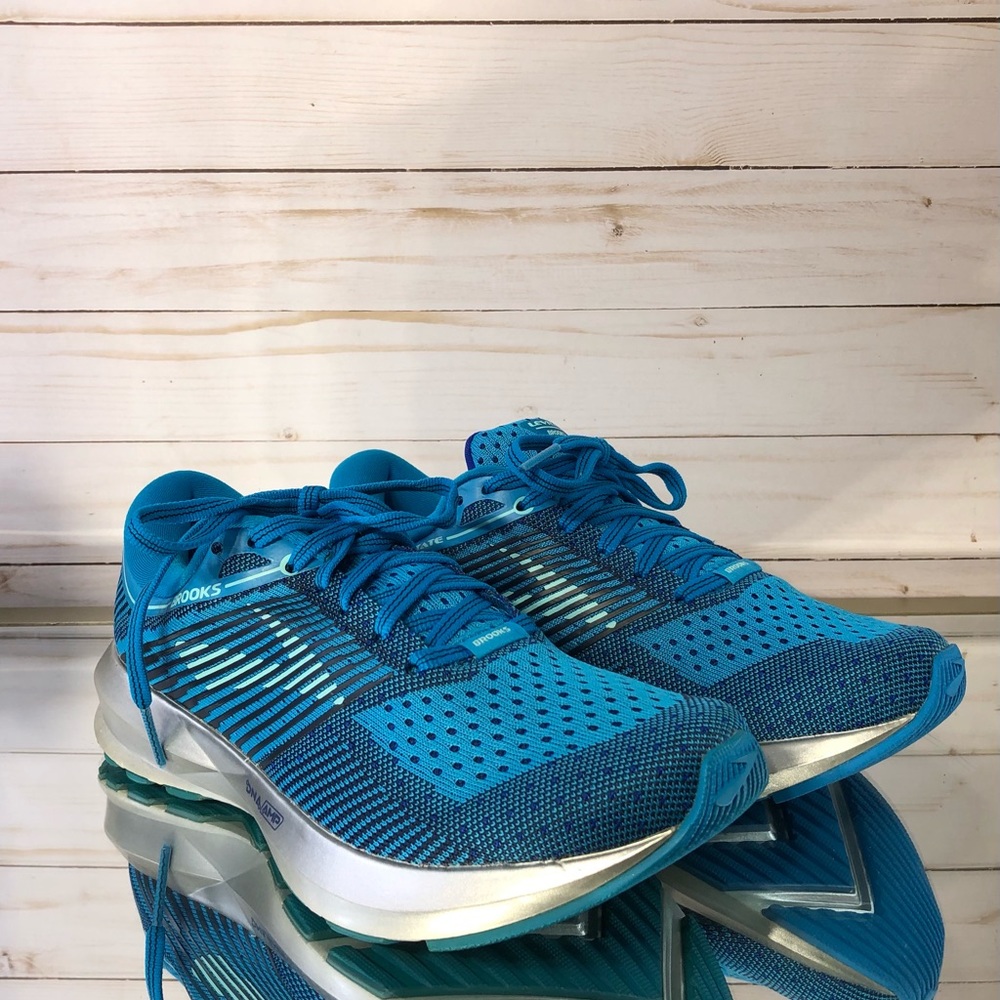 NWOT Brooks Levitate 4 Running Shoes /Women’s